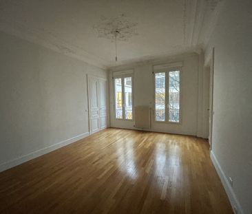Appartement • Saint Philippe du Roule - Photo 1