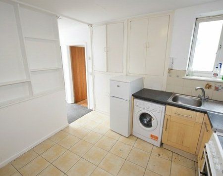 Pettits Lane North, Romford, RM1 - Photo 5