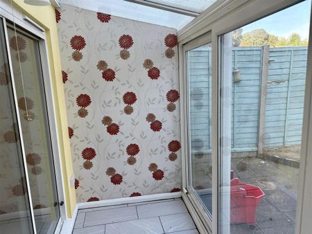 3 bedroom terraced house to rent - Photo 2