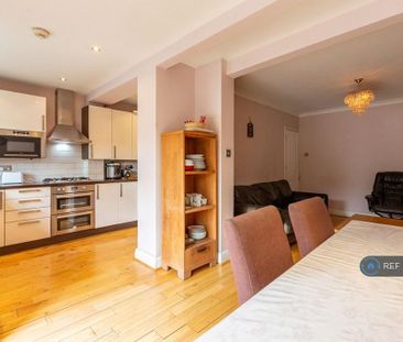 5 bedroom semi-detached house to rent - Photo 1