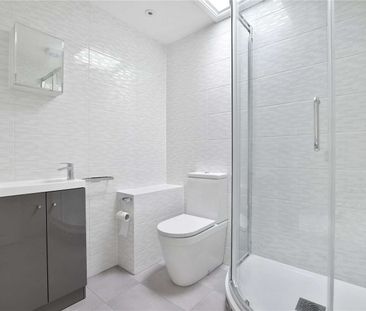 A well presented two bedroom two bathroom apartment positioned on t... - Photo 6