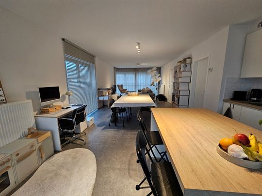 Energiezuinig duplex-appartement met 3 slaapkamers in recent project Kasteeldreef, nabij centrum Hoogstraten. - Photo 1