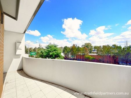 Split Level PENTHOUSE - Photo 5