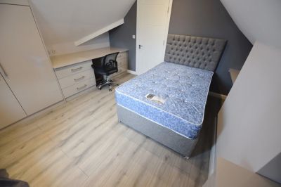 2 bedroom Flat in Flat 4, Leeds - Photo 5