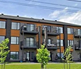 1 room apartment of 114m² in Sherbrooke - Photo 2