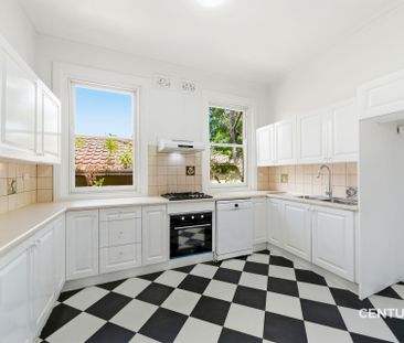 Beautiful Family Home ** Available Now ** - Photo 5