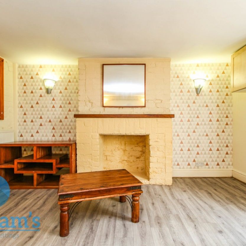 7 bed Mid Terraced House for Rent - Photo 1