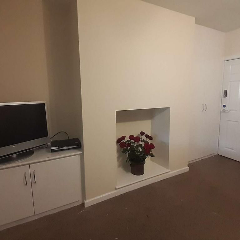 4 bedroom house of multiple occupation to rent - Photo 1