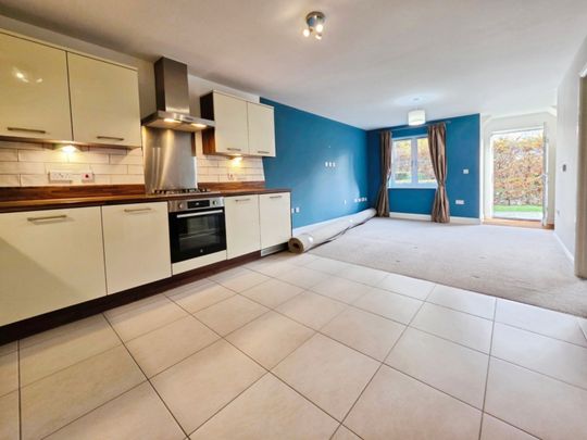 2 bedroom Flat To Let - Photo 1