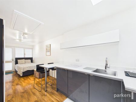 3 bedroom semi-detached house to rent - Photo 3