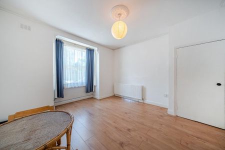 2 bedroom maisonette to rent - Photo 4