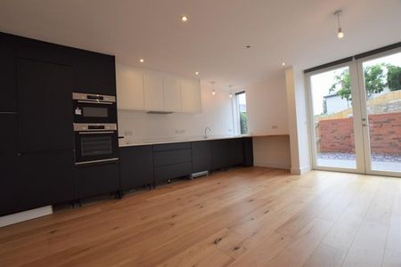 3 Bedroom Mews To Let - Photo 3