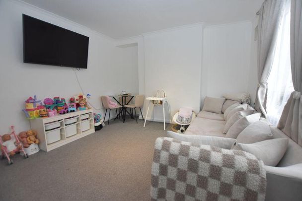 2 bedroom end of terrace house to rent - Photo 1