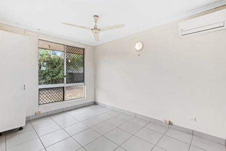 SPACIOUS HOME WITH LARGE FENCED YARD – CONVENIENT LOCATION! - Photo 2