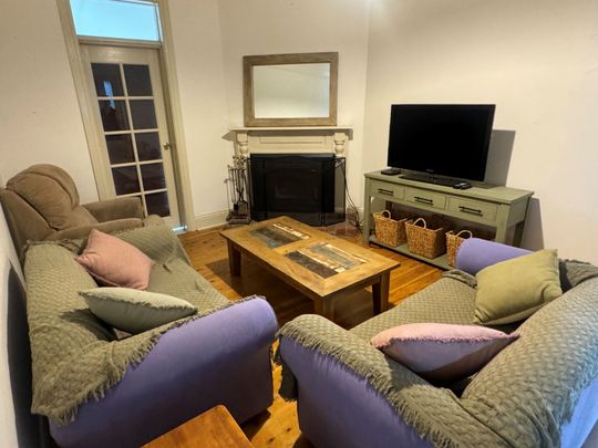 Tamworth Furnished Accommodation- North Tamworth - Photo 1