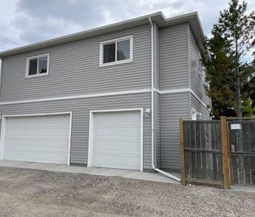 2 bedroom carriage house w/ 3 car heated garage - Photo 3