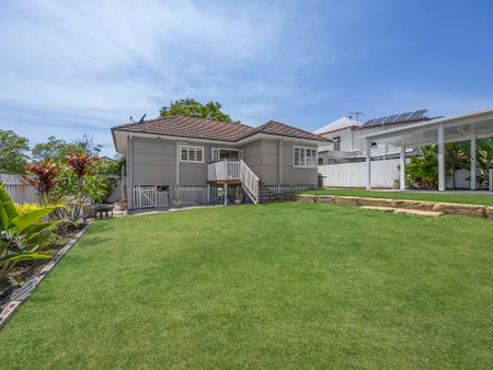 106 Woodend Rd, Woodend QLD 4305 - House For Rent | Domain - Photo 5