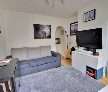 CENTRAL WATFORD - Photo 1