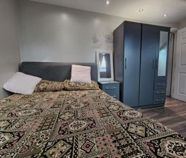 1 Bed Flat, London, IG3 - Photo 1