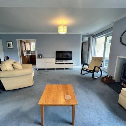 3 bedroom detached bungalow to rent - Photo 1