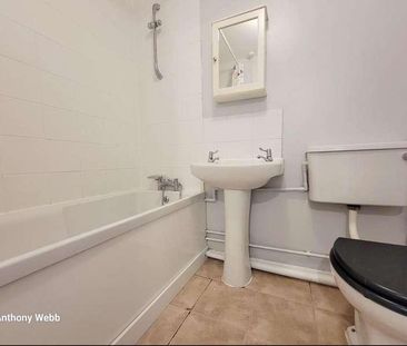 Cherry Blossom Close, Palmers Green, N13 - Photo 6