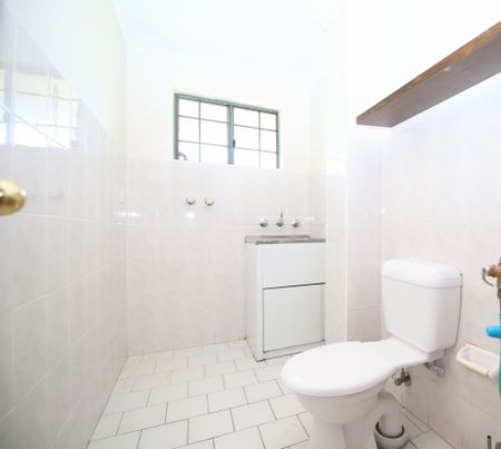 Freshly Painted 2 bedroom unit - Photo 3