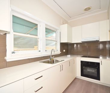 Renovated 2 Bedroom House!! - Photo 6