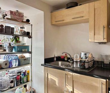 Eltham Avenue, Cippenham, SL1 - Photo 5