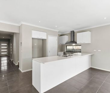 33 Frankland Street, Clyde North, Vic 3978 - Photo 3