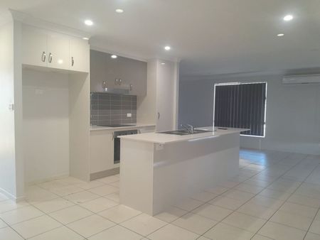 Great 4 Bedroom Home In Westdale - Photo 5