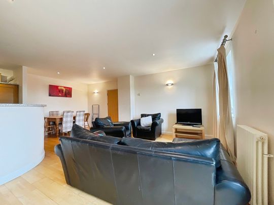 2 bedroom Apartment to let - Photo 1