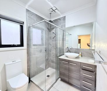 FOUR BEDROOM HOME IN DELARAY ESTATE - Photo 2