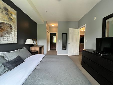 Attention STUDENTS Fully Furnished 2 Bed Condo with Pool and Gym - Photo 5