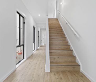 Stylish Family Living with Hills Views in Windsor Gardens - Photo 6