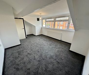 Darfield Crescent, Leeds - Photo 3