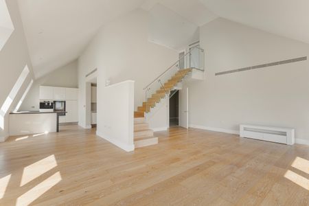 A light-filled lateral apartment with terraces in the heart of Notting Hill - Photo 2