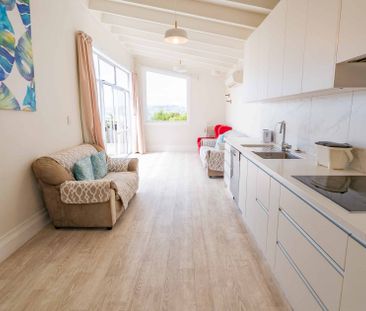 Renovated Inner City Home - Photo 3