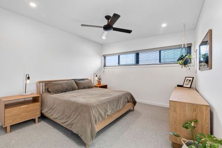 MODERN DUPLEX WTH ABUNDANCE OF SPACE - Photo 3