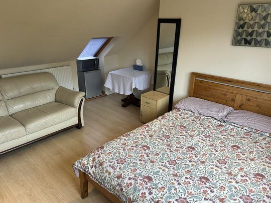 Studio to rent - Photo 1