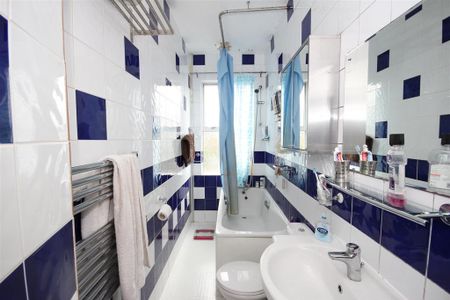 3 bedroom detached house to rent - Photo 4