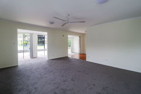 LARGE DUAL LIVING FAMILY HOME IN SOUTH GLADSTONE - Photo 5
