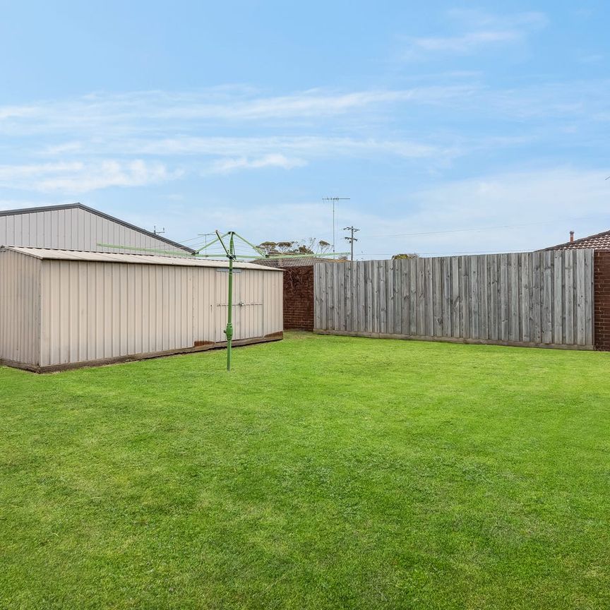 Charming Family Home in a Quiet, Convenient Location - Photo 1