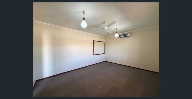 FAMILY FRIENDLY BRICK HOME! - Photo 1