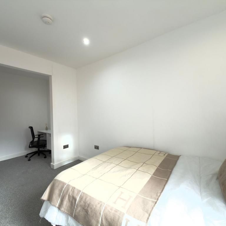 1 bedroom in a flat share to rent - Photo 1