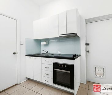 Stylish Inner-City Living in the Heart of Pyrmont - Photo 1