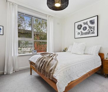 Bright Two Bedroom in Prime Position - Photo 4