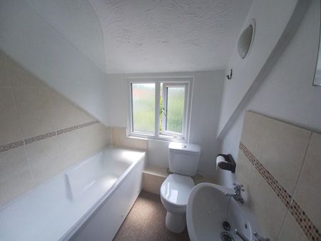2 bedroom House To Let - Photo 4