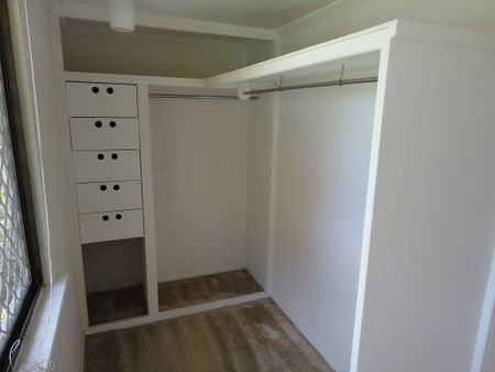 Large Family House, Save Hundred dollars each month on electricity bill! - Photo 5