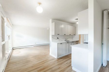 2 Bedroom - Photo 3