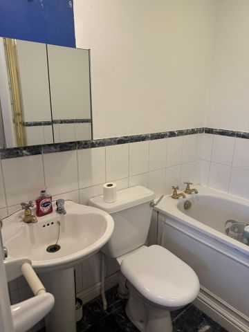 Room in a Shared House, Hampton Close New Southgate, N11 - Photo 5